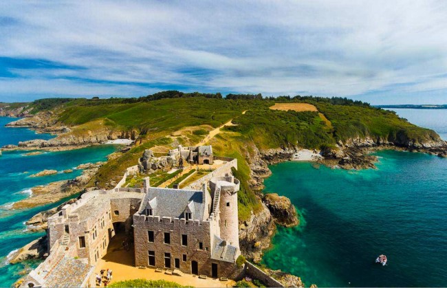 Où sortir pour faire la fête et faire des rencontres en Bretagne ?